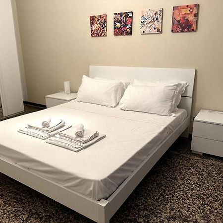 Appartement Ridi Che Ti Passa In Vico Del Fieno à Gênes Extérieur photo