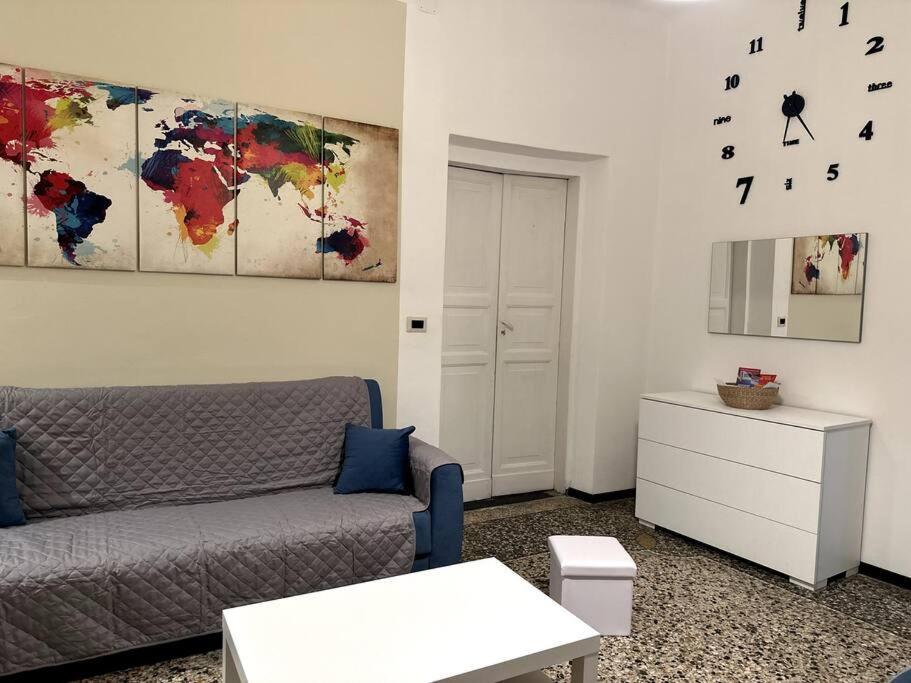 Appartement Ridi Che Ti Passa In Vico Del Fieno à Gênes Extérieur photo