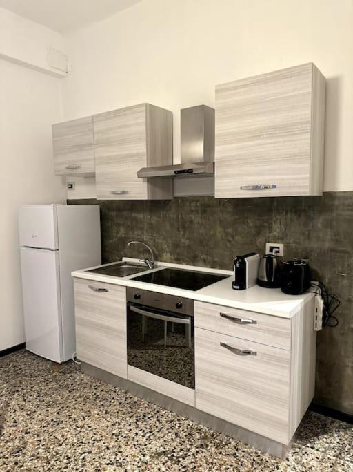 Appartement Ridi Che Ti Passa In Vico Del Fieno à Gênes Extérieur photo