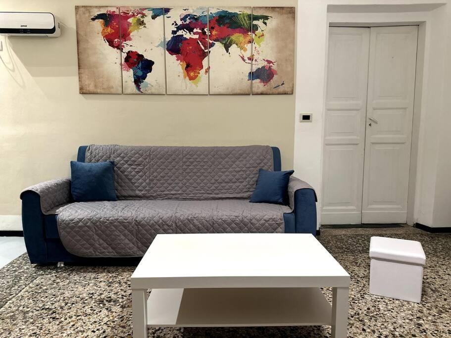 Appartement Ridi Che Ti Passa In Vico Del Fieno à Gênes Extérieur photo
