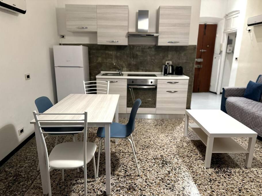 Appartement Ridi Che Ti Passa In Vico Del Fieno à Gênes Extérieur photo